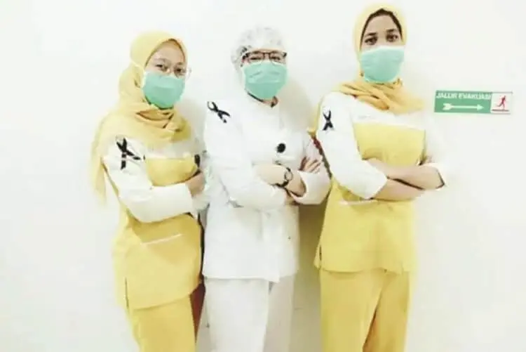 Simbol Keprihatinan, Tenaga Medis di Kota Tangerang Kenakan Pita Hitam