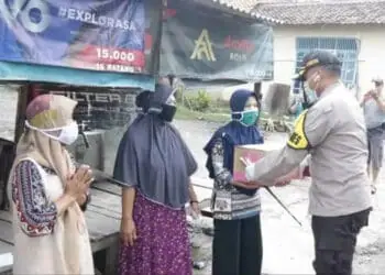 Sisir Rumah Warga, Polres Pandeglang Salurkan Bantuan