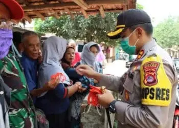 Bhayangkari Polda Banten Bagi-bagi Masker
