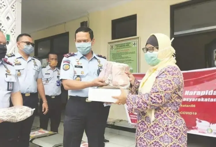 Rutan Jambe Bagikan Masker Buatan Warga Binaan