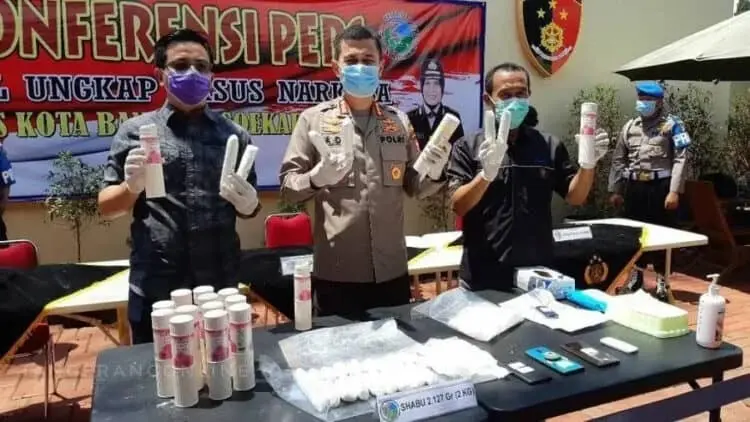 Sabu 2 Kg Lebih Disembunyikan di Kaleng Bedak