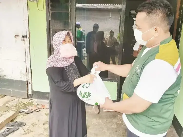 Peduli Terdampak Covid-19, Sari Asih Bagi-bagi Sembako