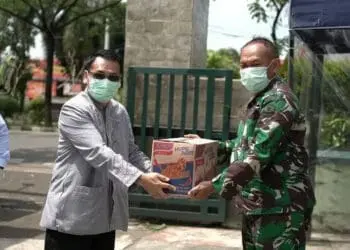 Ditutup Sementara, Tangcity Mall Bagikan Paket Beras ke Ojol