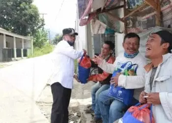 Diberi Bantuan Pangan, Tukang Ojek di Pandeglang Sumringah