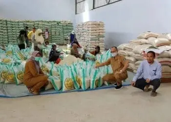 Bantu Warga Terdampak Covid-19, 126 Ton Beras Cadangan Pangan Diturunkan