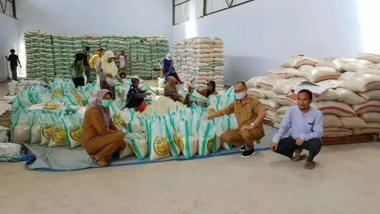 Bantu Warga Terdampak Covid-19, 126 Ton Beras Cadangan Pangan Diturunkan