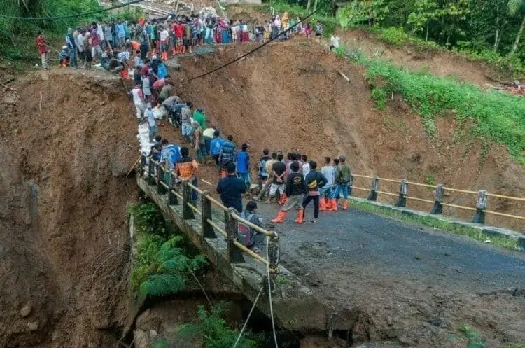 Diterjang Banjir Bandang, Empat Jembatan dan 55 Rumah Rusak