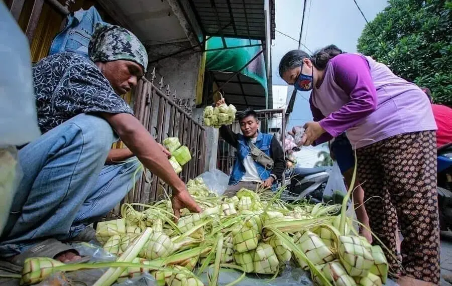 Ketupat Lebaran Tetap Diburu