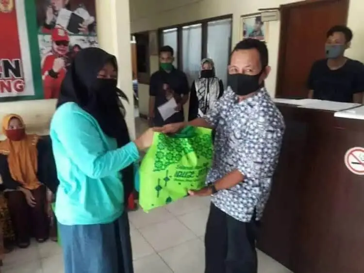KONI Banten Bagikan Sembako