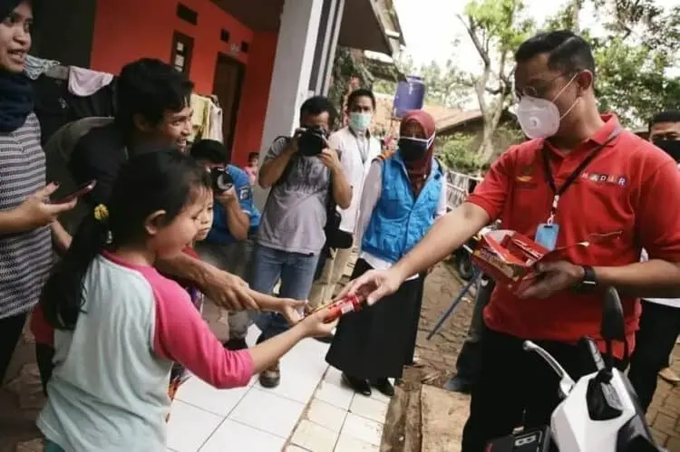Mensos Blusukan ke Pemukiman Penduduk Tangsel