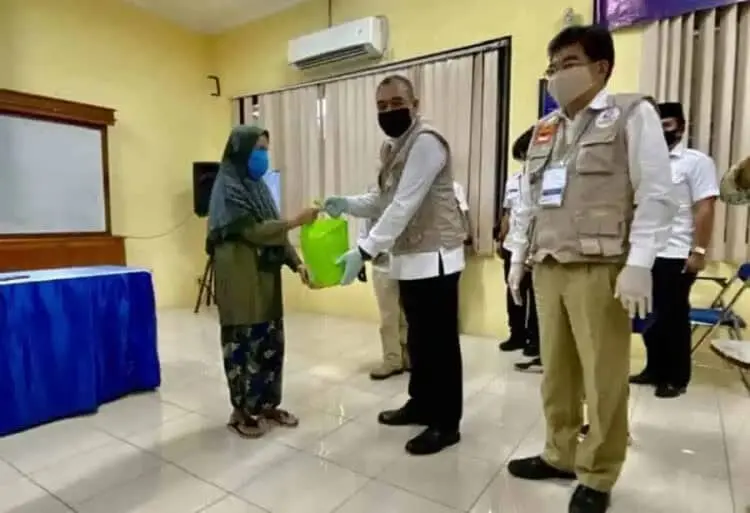 Mipi Salurkan Bantuan ke Warga Sekitar Kampus Unpri