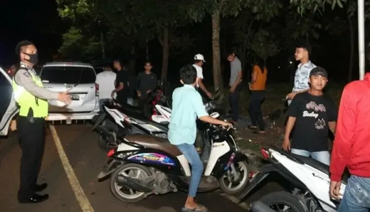 Polisi Bubarkan Kerumunan Balap Liar