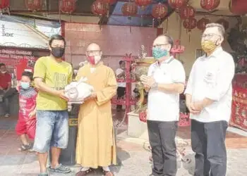 Majelis Mahayana Banten Salurkan Lumbung Pangan Warga