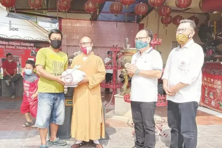 Majelis Mahayana Banten Salurkan Lumbung Pangan Warga
