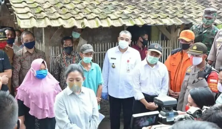 Ke Jayanti, Puan dan Zaki Bagi-bagi Bansos Pusat
