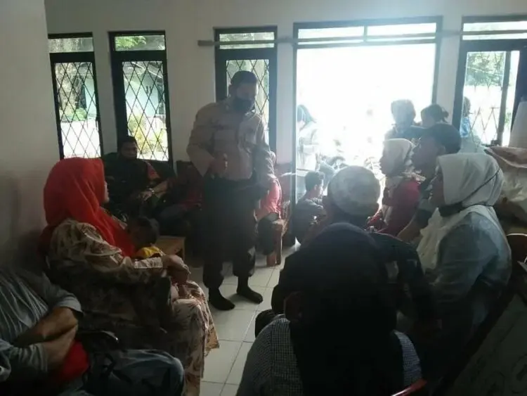 Pertanyakan Data Bansos, Emak-emak Geruduk Kantor Desa