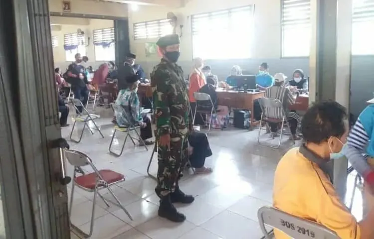 Diserbu Penerima, Pencairan Bansos Tunai Ditunda