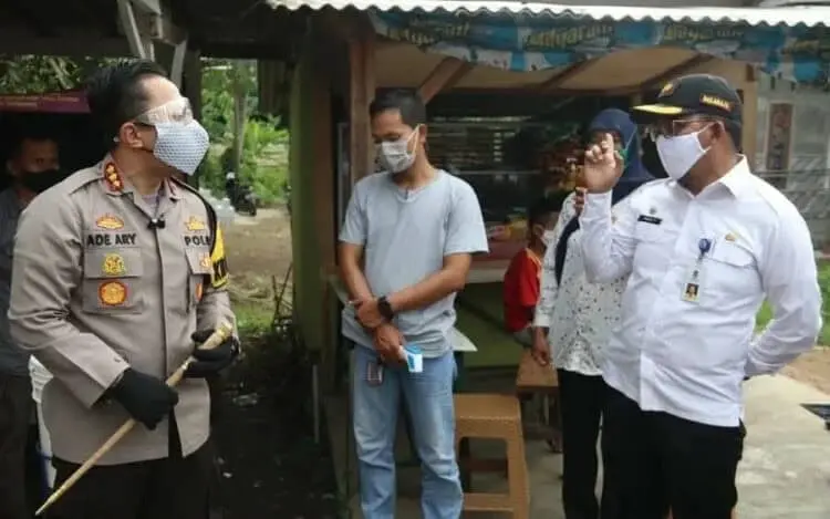 Sosialisasikan New Normal, Kapolresta Tangerang Sambangi Relawan Desa