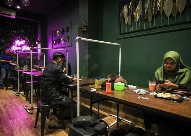 Suasana New Normal di Kedai Kopi