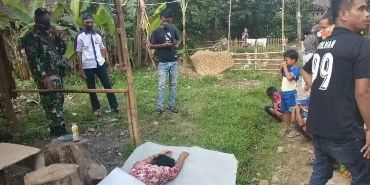 Wanita Tak Dikenal Tak Sadarkan Diri di Pinggir Jalan