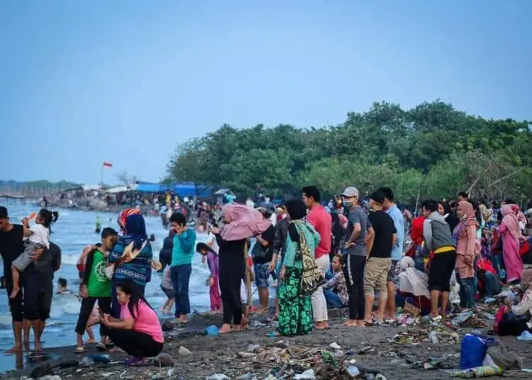 Pantai Tanjung Pasir Mulai Diserbu Warga