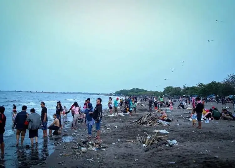 Pantai Tanjung Pasir Mulai Diserbu Warga