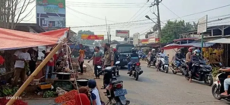 Pasar Tumpah Resahkan Pedagang Pasar Tradisional