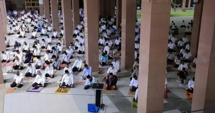 Ratusan Pegawai Pemkot Tangerang Salat Jumat di Pelataran Puspem