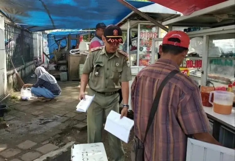 Jika Membandel, Satpol PP Pandeglang Tak Segan Bubarkan PKL di Menes