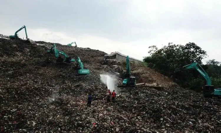 200 Ribu Liter Biotech Disemprotkan di TPA Cipeucang