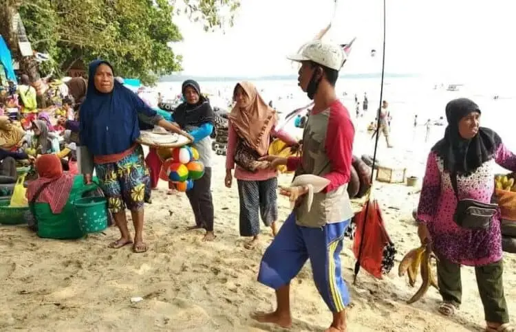 Objek Wisata Pantai Dibuka, Pelaku UKM Mulai Berjualan