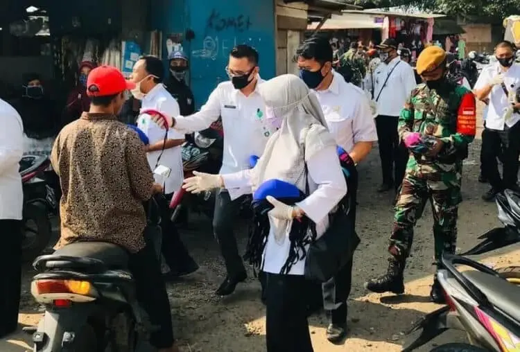 Gugus Tugas Solear Bagikan 10 Ribu Masker Kain