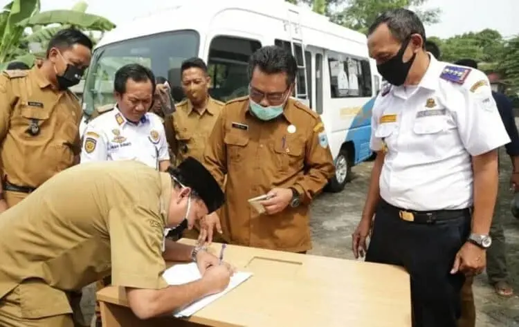 Lima Desa di Pandeglang Diberi Mobil, Sekda Ingatkan untuk Kepentingan Warga
