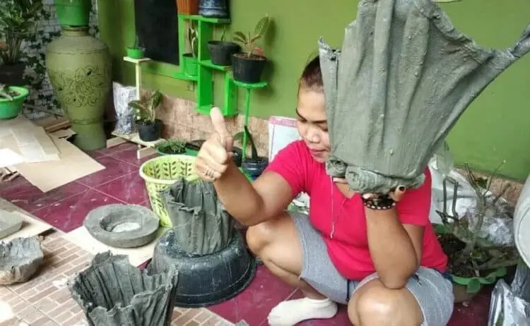 Hilangkan Kejenuhan dengan Membuat Pot Bunga