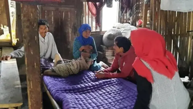 Puluhan Tahun Terbaring di Atas Kasur, Warga Bojongmanik Butuh Uluran Tangan