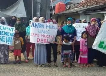 Warga Rancailat Demo Tuntut Galian Tanah Ditutup