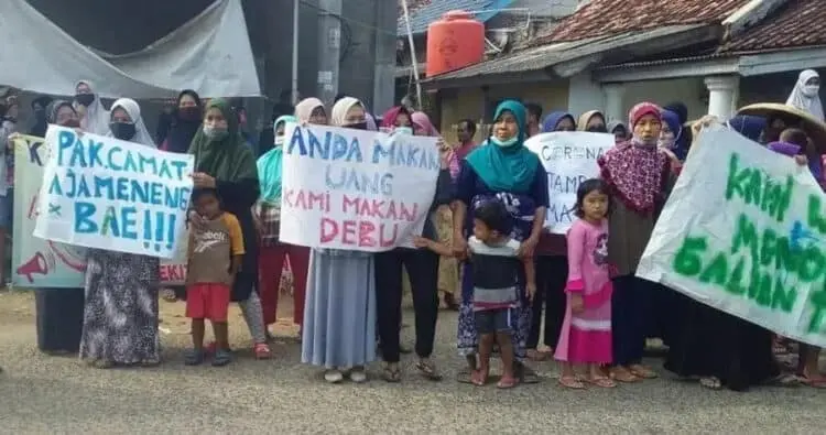 Warga Rancailat Demo Tuntut Galian Tanah Ditutup