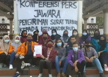 Tuntut Pembebasan UKT, Mahasiswa Serang Susun Lembaran Kritis