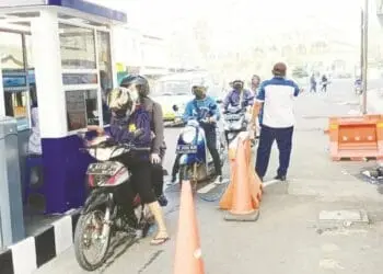 Palang Parkir Otomatis di Pasar Anyar Resmi Beroperasi