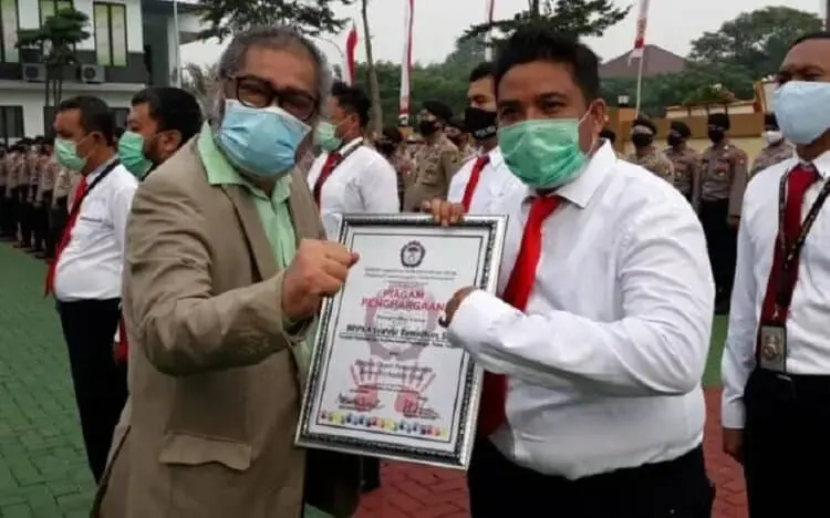 Ungkap Kasus Asusila, Dua Anggota Polisi Tangsel Terima Penghargaan