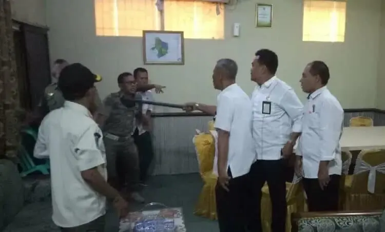 Nyaris Baku Hantam, Camat Kramatwatu Kena Prank