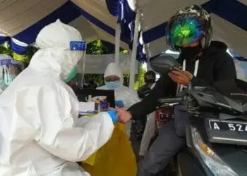 Warga Pandeglang Serbu Rapid Test Drive Thru
