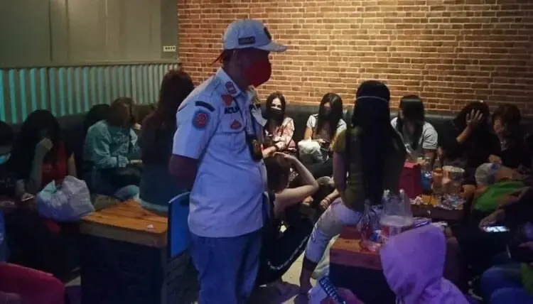 Razia PSBB, Puluhan Terapis dan Pemandu Lagu Diamankan Satpol PP