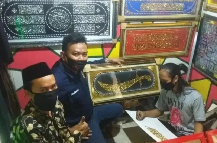 Kena PHK, Ariel Kini Kembangkan Seni Kaligrafi