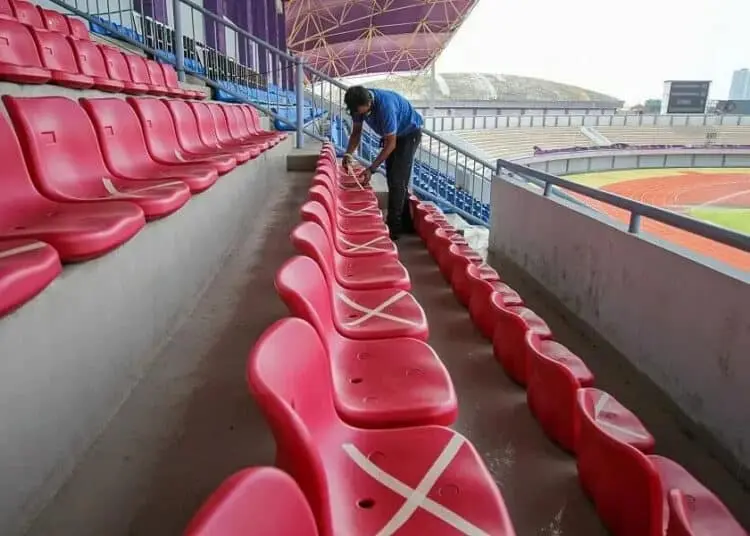 Jaga Jarak di Sport Center Kelapa Dua