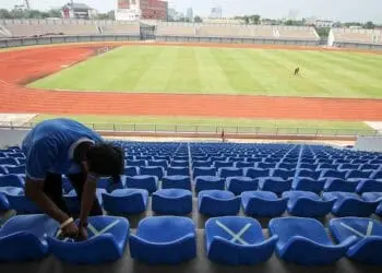 Jaga Jarak di Sport Center Kelapa Dua