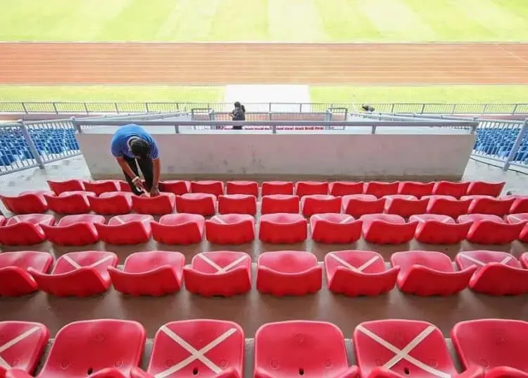 Jaga Jarak di Sport Center Kelapa Dua