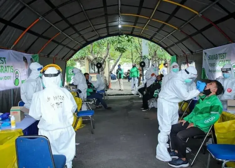 Ojek Online di Tangerang Ikuti Swab Test Gratis