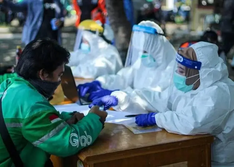 Ojek Online di Tangerang Ikuti Swab Test Gratis
