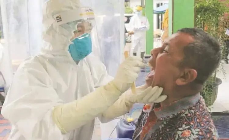 Petugas Pelayan Masyarakat di Kota Tangerang Dites Swab